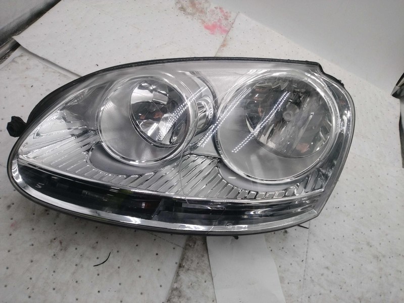 Used Left Headlight Assembly fits: 2009 Volkswagen Jetta Sdn halogen Left Grade