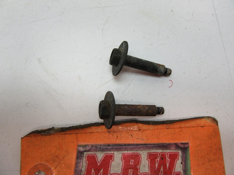 SET OF 2 BOLTS BOLT A/C AC DRYER DRIER TO A/C CONDENSER CONDENSOR AIR COOLING