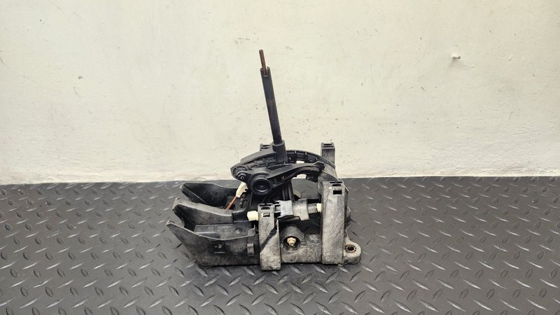 02-05 Saturn VUE A/T Transmission Gear Shifter Assembly OEM 22735667