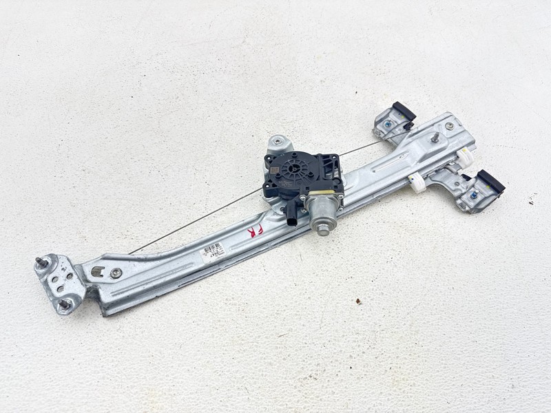 2024-2026 CHEVROLET TRAX FRONT RIGHT DOOR WINDOW REGULATOR W/ MOTOR OEM 42896013