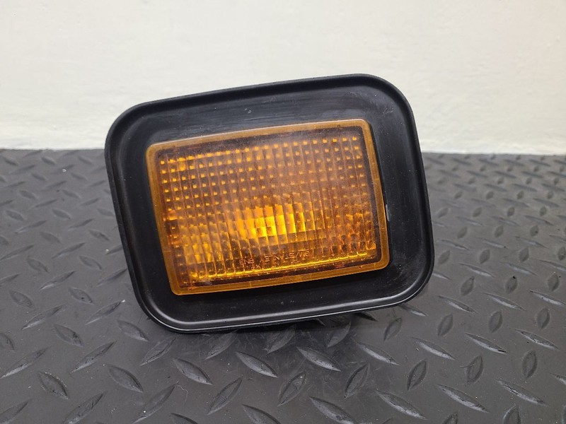 03-09 Hummer H2 Right Passenger Turn Signal Light Lamp OEM 15060530