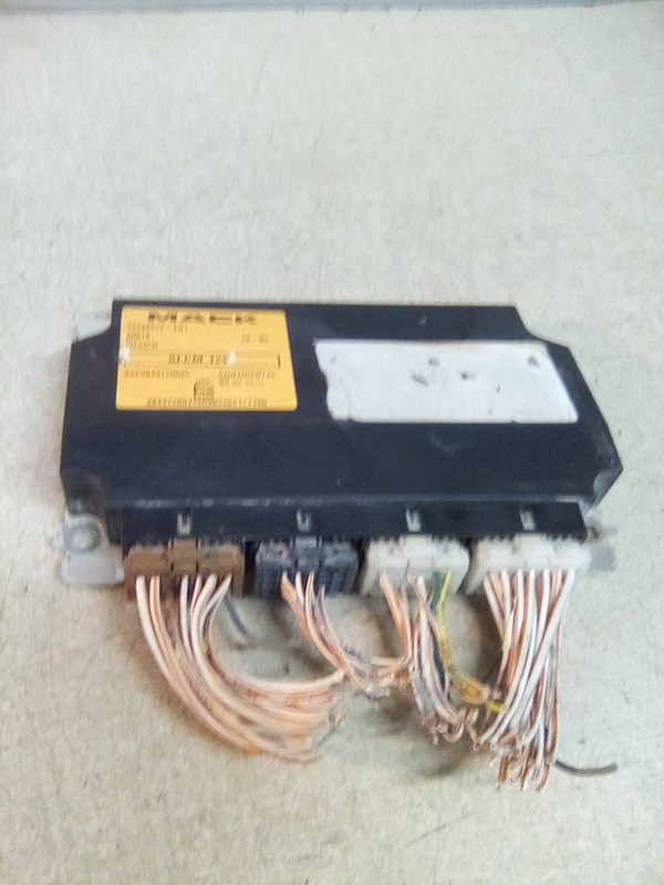 2019 Mack Anthem 23288977-P01 SLCM Light Control Module 12V