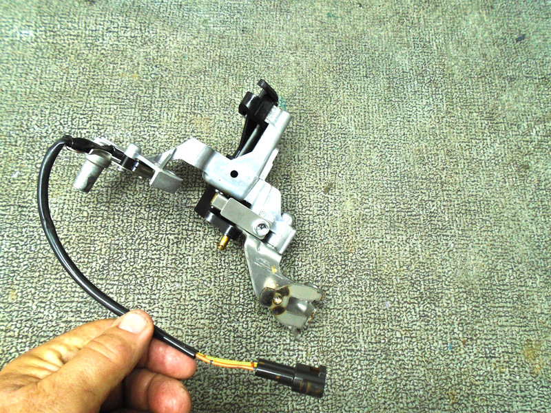 Clutch Lever Holder Assy 21151-88L00 Suzuki 4-Stroke DF60A Motor Under 100 Hrs
