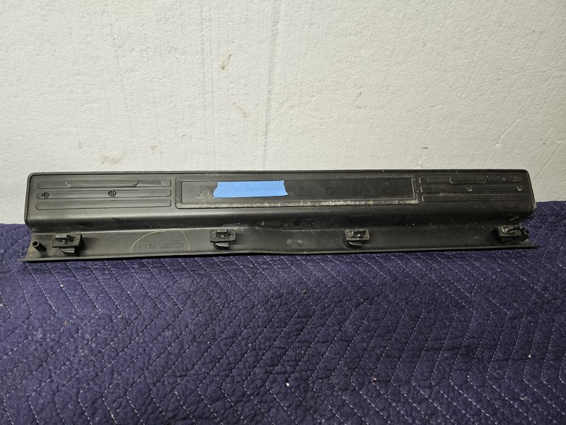 2005-2007-2008-2009 FORD MUSTANG FRONT DRIVER LEFT SCUFF TRIM SILL PLATE OEM