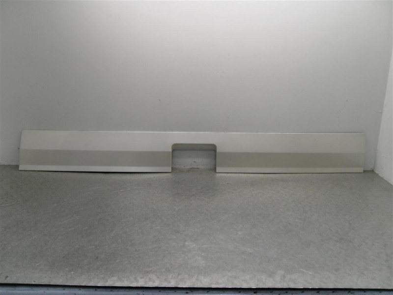 2003 CADILLAC ESCALADE LOWER LIFTGATE MOULDING OEM 171.GM6C03