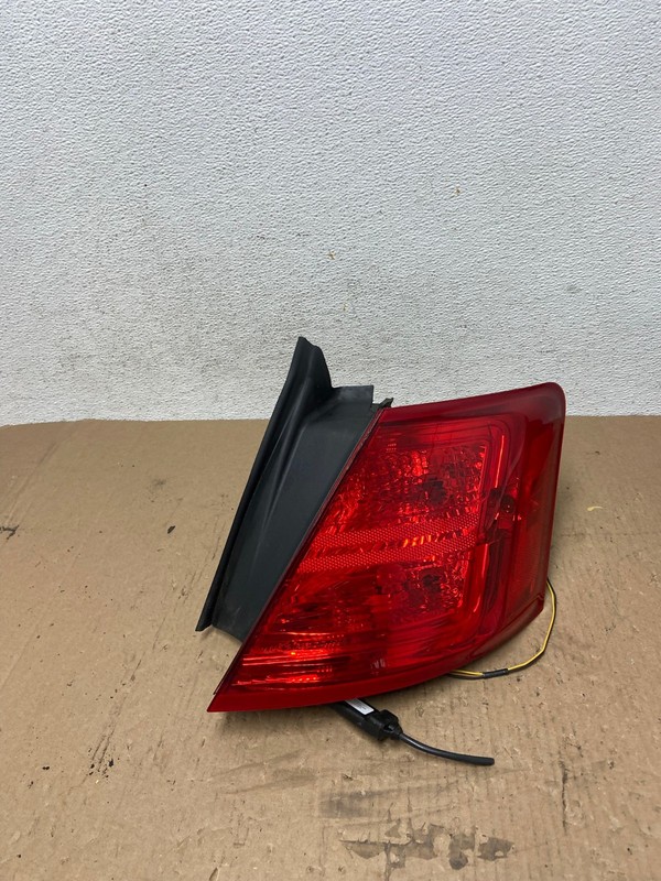 2014 to 2018 Ford Taurus Interceptor Right Passenger RH Tail Light OEM AD7814 LK