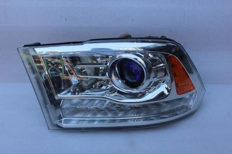 2014 RAM 2500 LEFT DRIVER HEADLIGHT HEADLAMP WITH PROJECTOR (BROKEN TABS)