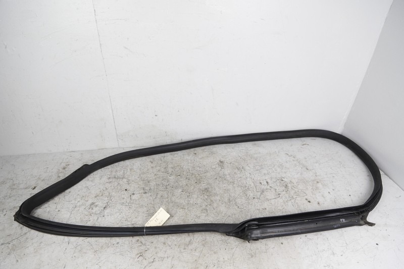 2014 - 2020 MASERATI GHIBLI REAR RIGHT SIDE DOOR BODY WEATHERSTRIP SEAL OEM