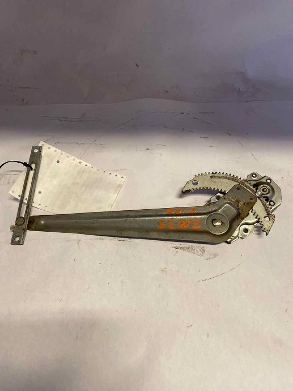Front Door Regulator TOYOTA 4RUNNER Right 84 85 86 87 88 89