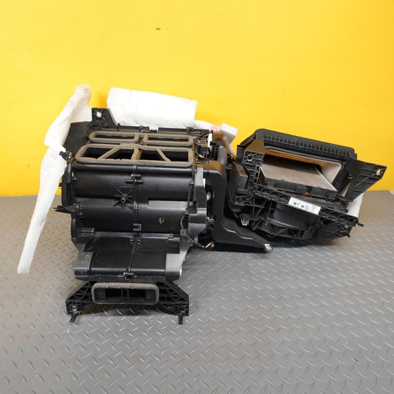 2017-2020 JAGUAR F-PACE Hvac A/c Heater Blower Housing Case Oem Lr093043 t2h8148
