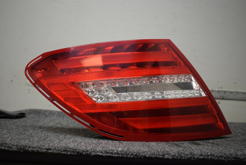 2008-2012 MERCEDES BENZ C CLASS LEFT SIDE TAIL LIGHT FACTORY OEM
