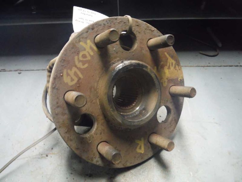 Passenger Right Hub Front Classic Style Fits 95-00 TAHOE 80284