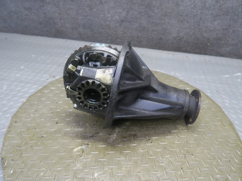1991-1997 TOYOTA LAND CRUISER FJ80 FRONT DIFFERENTIAL CARRIER 4.10 RATIO