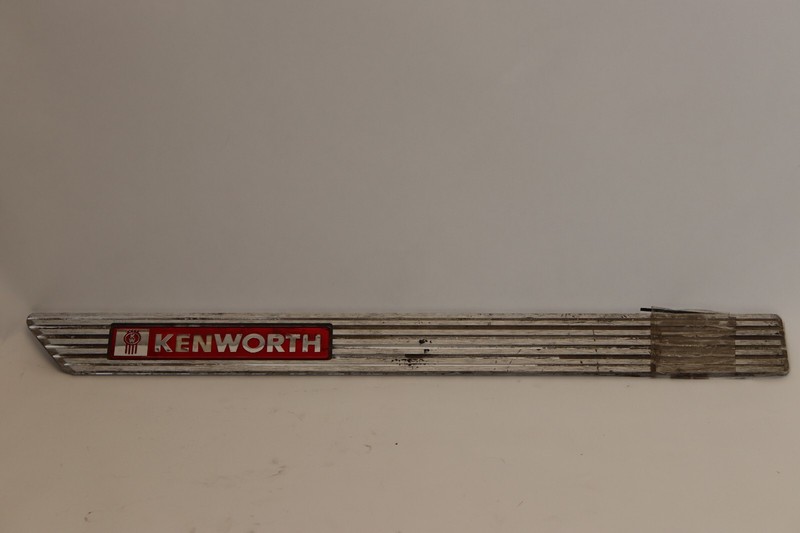 2013-2022 KENWORTH T680 RIGHT PASSENGER DOOR SILL PLATE PANEL TRIM LOGO OEM