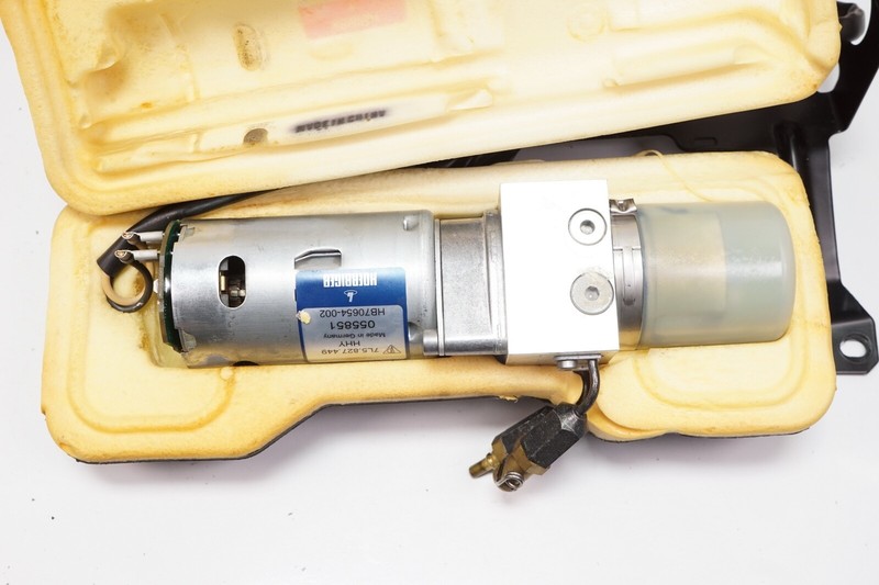 PORSCHE CAYENNE Liftgate Tailgate Trunk Hydraulic Pump Motor OEM 2008 - 2010
