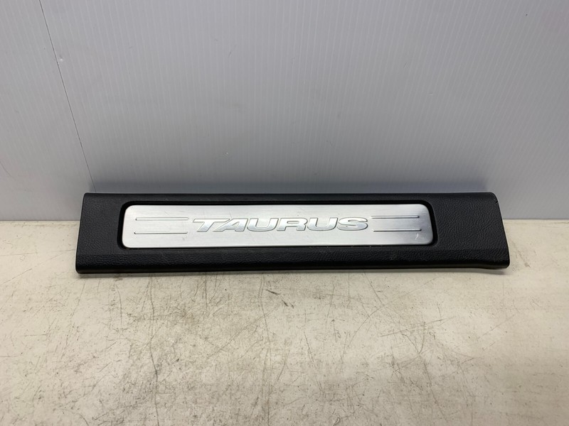 2013-2019 FORD TAURUS LEFT DRIVER FRONT DOOR SILL TRIM COVER PLATE BLACK OEM