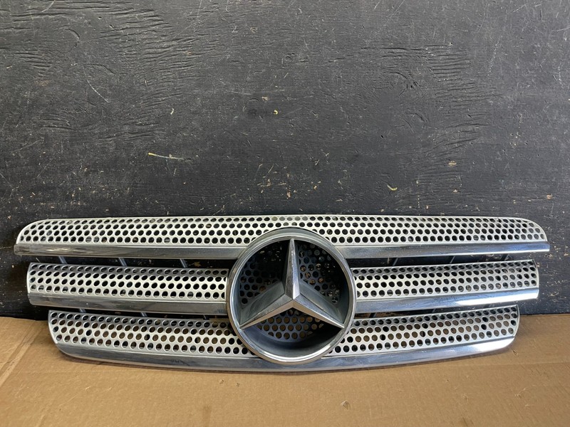 1998 to 2005 Mercedes-Benz ML320 Front Upper Grille Grill OEM AB3001 DG
