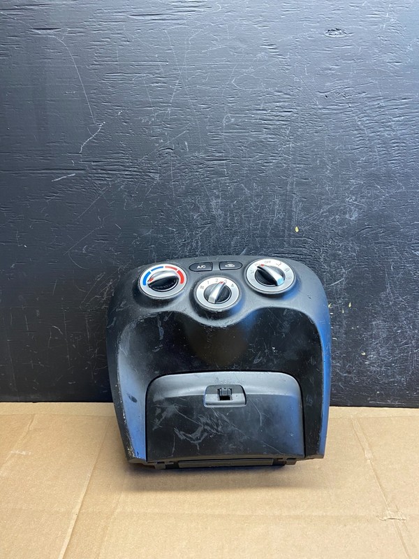 2006 to 2011 Hyundai Accent Center Heater A/C Climate Control Panel AD2041 DG