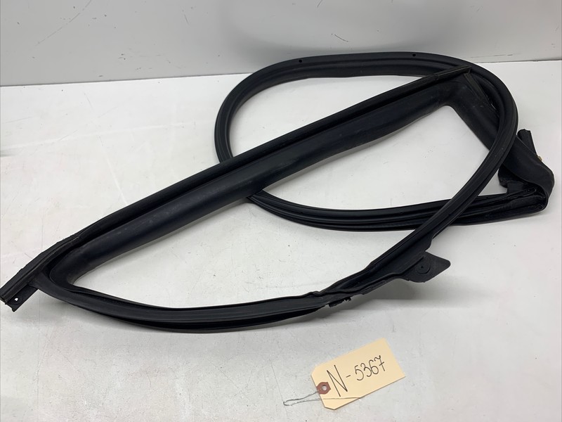 17-23 TESLA MODEL 3 REAR LEFT DOOR SEAL RUBBER WEATHERSTRIP STRIP OEM 5367 S2