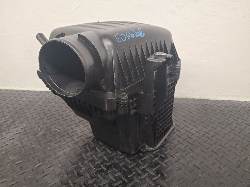 2011-2019 Chrysler 300 3.6L Air Intake Air Cleaner Box OEM 4861743AD
