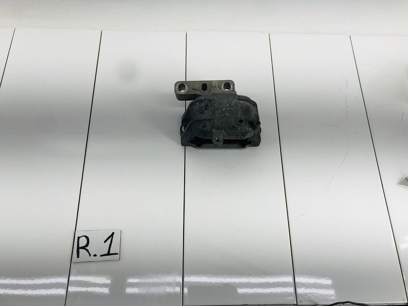 11-18 VOLKSWAGEN JETTA RIGHT SIDE ENGINE MOTOR MOUNT SUPPORT BRACKET OEM