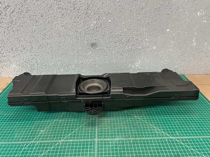 16-24 GM - BOSE UNDER FRONT SEAT SUB WOOFER SPEAKER BASS BOX OEM