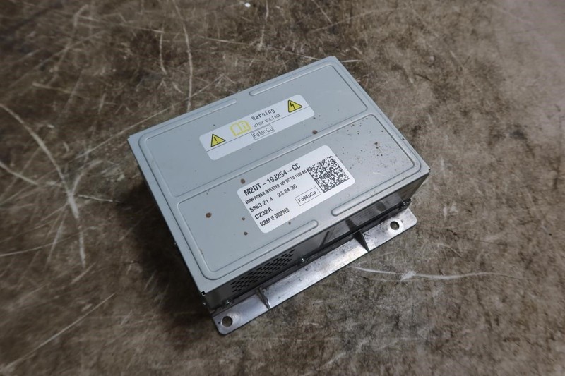 2021-2025 Ford Bronco OEM Power Voltage Converter Invertor Module M2DT-19J254-CC