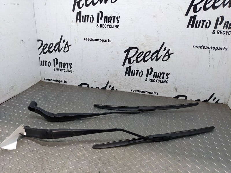 20-24 Gmc Sierra 2500/ 1500 Front Windshield Washer Wiper Arms Set 1176678