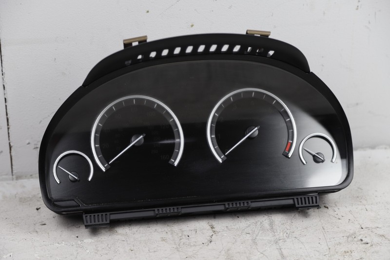 11-13 BMW 535I F10 CLUSTER ODOMETER GAUGE SPEEDOMETER 9268403 OEM 110K