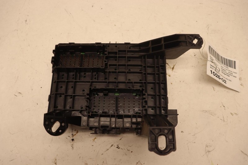 2015 CADILLAC ESCALADE DSAH CABIN BODY HARNESS JUNCTION BOX BLOCK OEM
