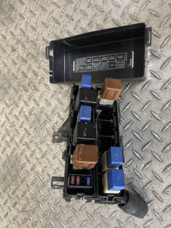 2010-2015 Nissan Xterra Engine Fuse Box Assembly OEM 4.0 Oem