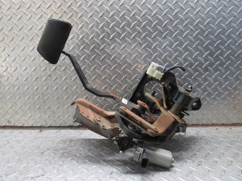 2013 DODGE GRAND CARAVAN BRAKE PEDAL ASSEMBLY P04721199AI
