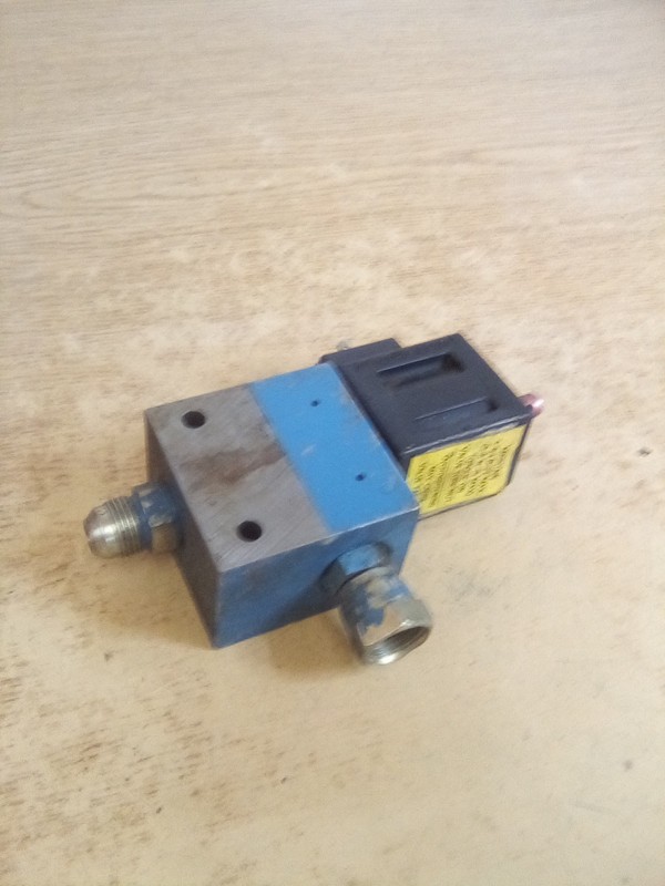 Vickers 02-178048 Coil 120Vac W/Vickers Steel Housing 02-175100