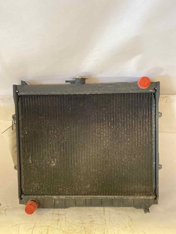 Radiator TOYOTA PICKUP 84 85 86 87 88 89 90 91 92 93 94 95