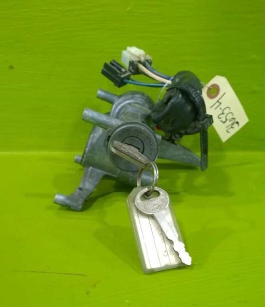 98 ISUZU NPR IGNITION CYLINDER HOUSING W/KEY OEM 3653-4