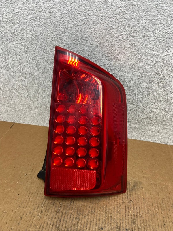 2004 to 2010 Infiniti Qx56 Right Passenger RH Side Tail Light AE1567 LK