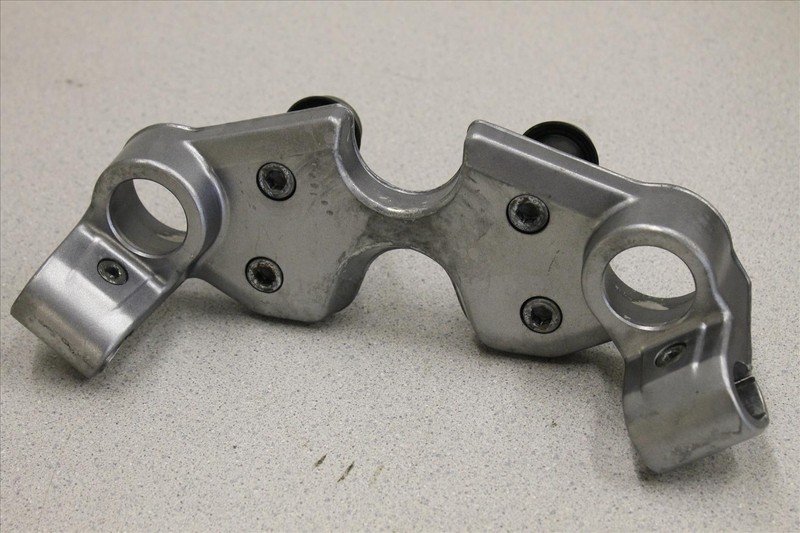 03 SUZUKI GSX 750 F KATANA LOWER TRIPLE TREE OEM GSX750F