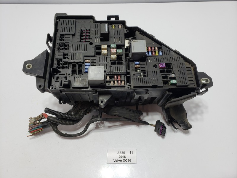 ✅ 16-17 OEM Volvo XC90 2.0L Engine Compartment Junction Fuse Relay Box