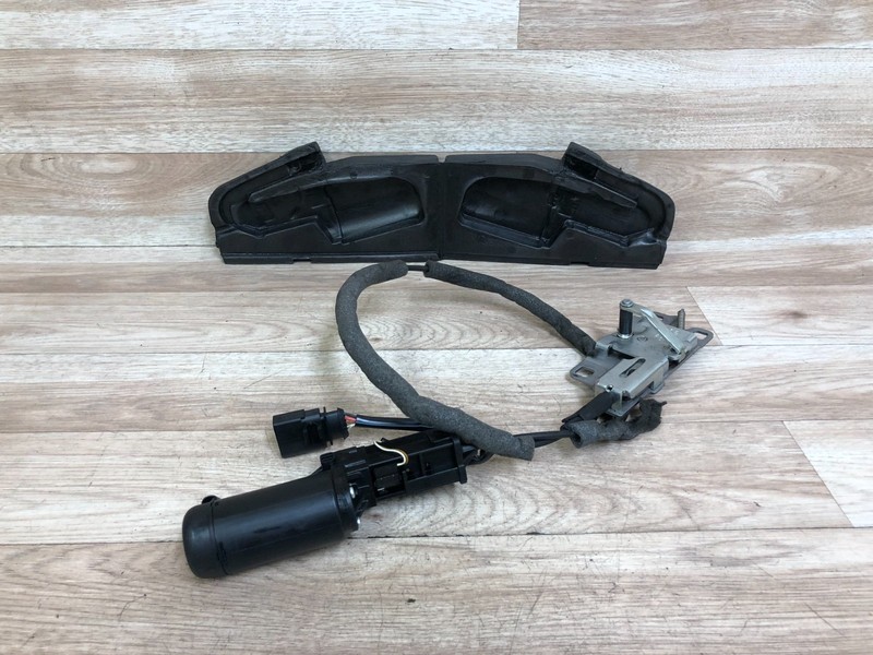AUDI A8 S8 QUATTRO OEM REAR TRUNK LID LOCK STRIKER LATCH CATCH 04-10 2