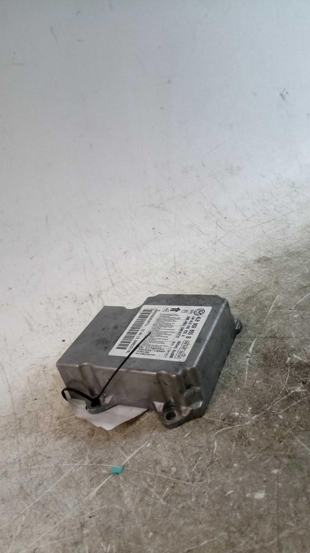 Used Air Bag Module fits: 2015 Audi Q7 Air Bag w/o second seat air bag under cen