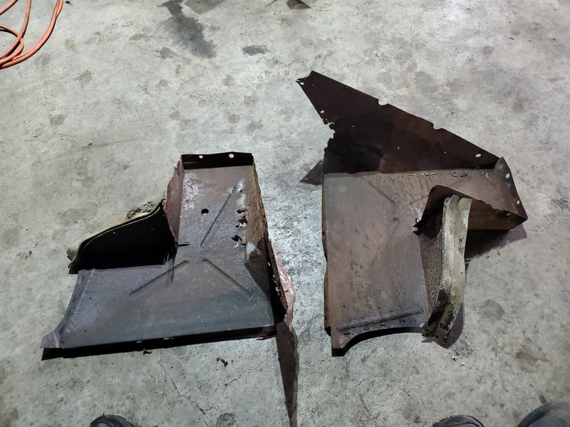 1946-1950 Packard Clipper Six 4 Door Sedan fender guard mount panel set