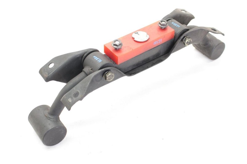 84-86 Nissan 300ZX Z31 Manual Transmission Crossmember Bracket