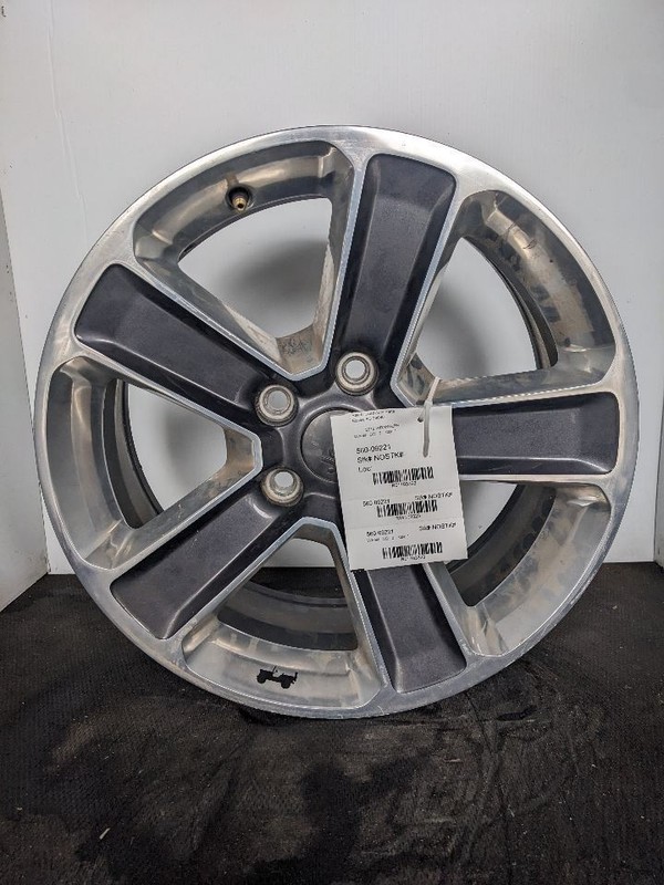 Wheel 18x7-1/2 5 Spoke Polished With Painted Spokes Fits 18-23 WRANGLER 1103323