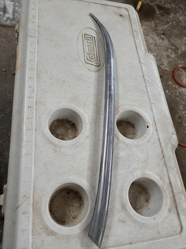 MERCEDES BENZ 220 D/8W115 DRIVER WINDOW TRIM MOULDING
