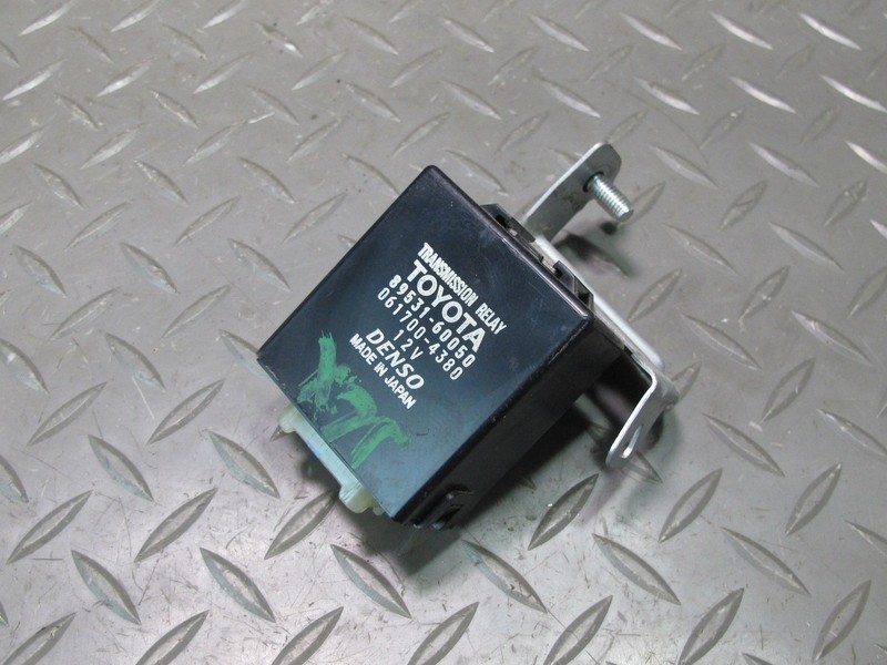 2003-2007 LEXUS UZJ100L LX470 TRANSMISSION RELAY CONTROL MODULE 89531-60050