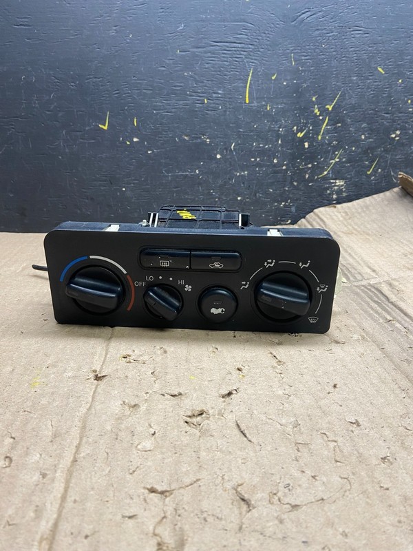 2001-2003 Toyota Sienna A/C Climate Heater Temperature Control Air Vent X1865 DG