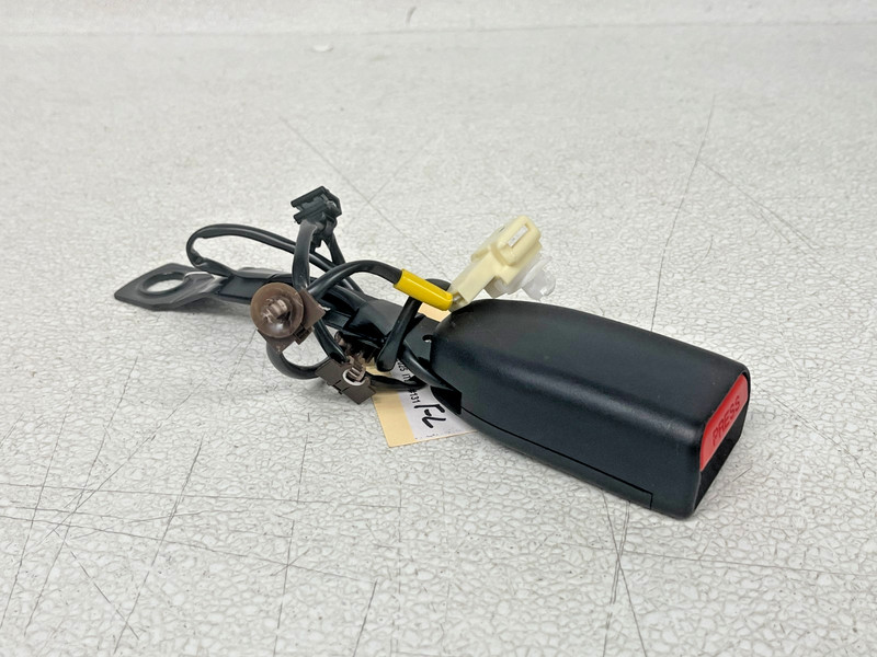 ⭐2018-2023 SUBARU CROSSTREK FRONT LEFT DRIVER SIDE SEAT BELT BUCKLE OEM LOT2688
