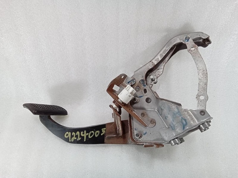 2013-2017 Toyota RAV4 Brake Pedal Support Assembly 471100R070