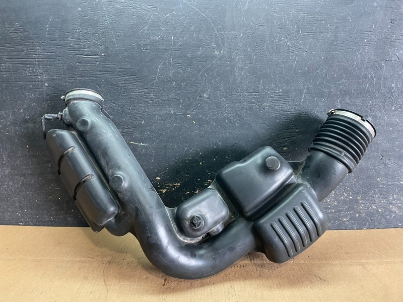 2011 - 2013 Dodge Durango 3.6L Resonator Air Intake Tube Z8223 DG