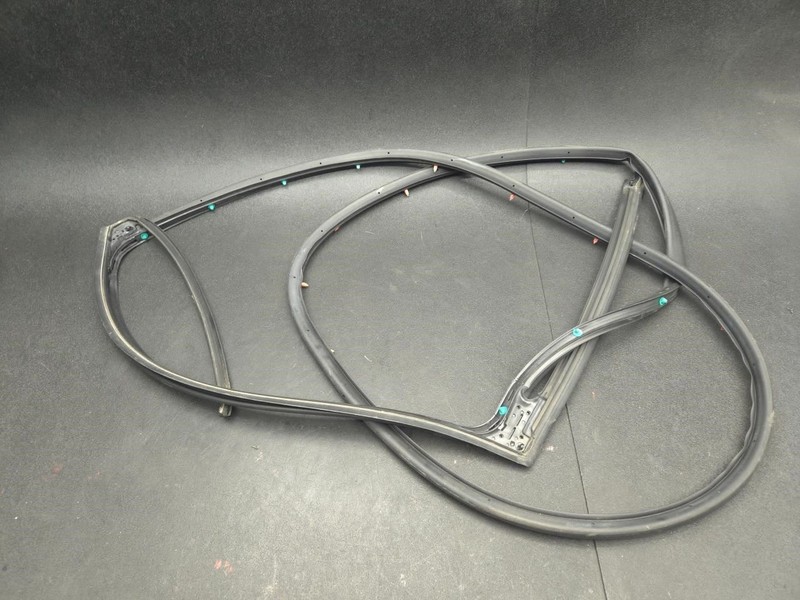 Rear Left Door Weatherstrip 2022 Hyundai Tucson 83130-CW000 2023 2024